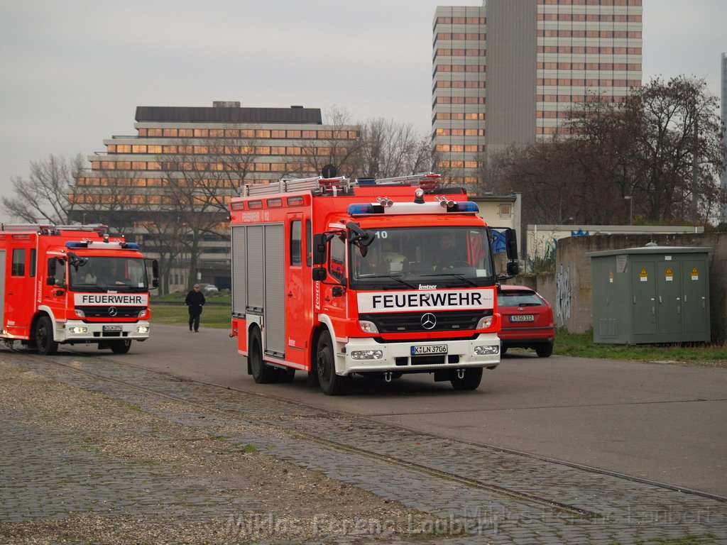 Neue LF`s fuer Koeln Uebergabe in Koeln Deutz an den Wachen  P138.JPG